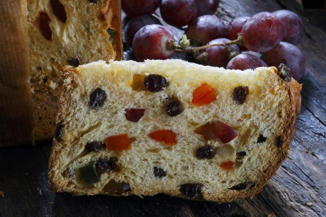 Receita de panetone com calda de ameixa