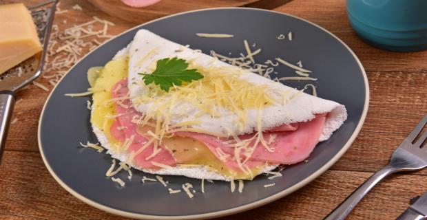 Tapioca recheada com palmito e queijo